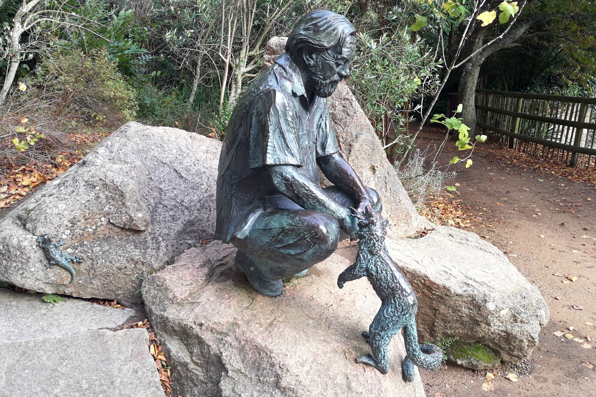 Statue of Gerald Durrell at Jersey Zoo, Saint Helier